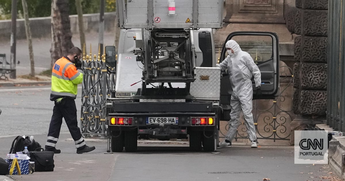 Five more suspects caught in the Louvre museum robbery. There are already seven detained