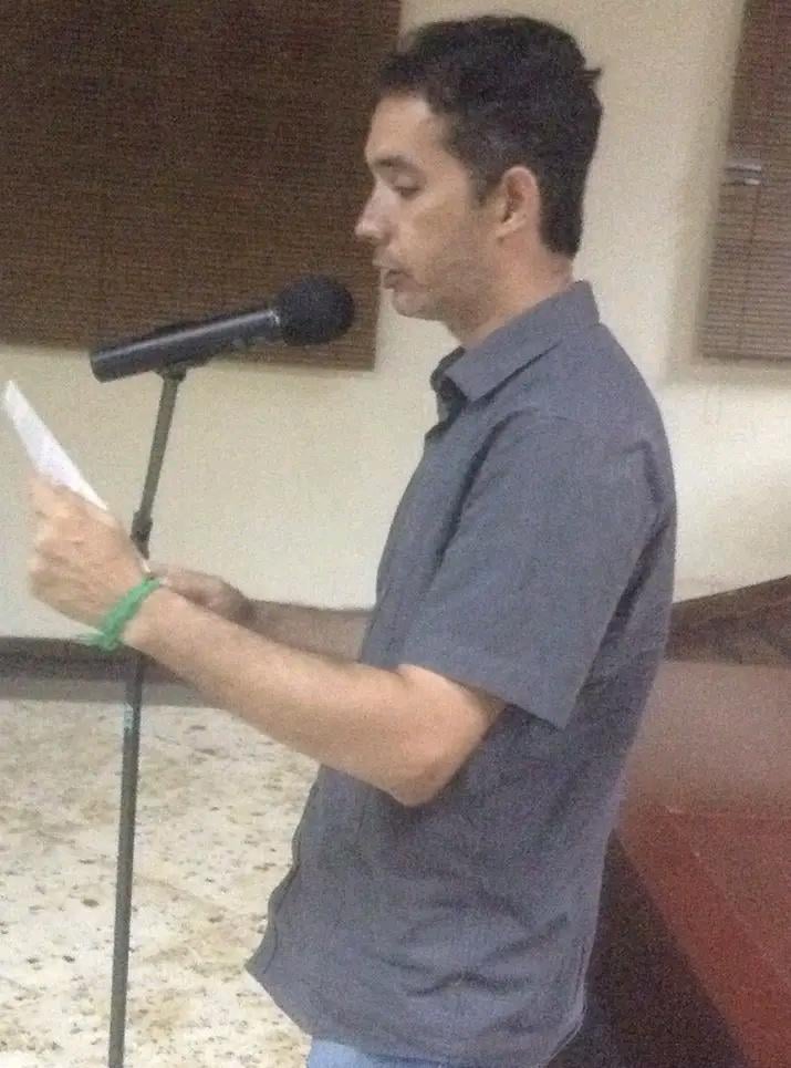 Author from Acre launches book that provokes reflection on politics, religion and society