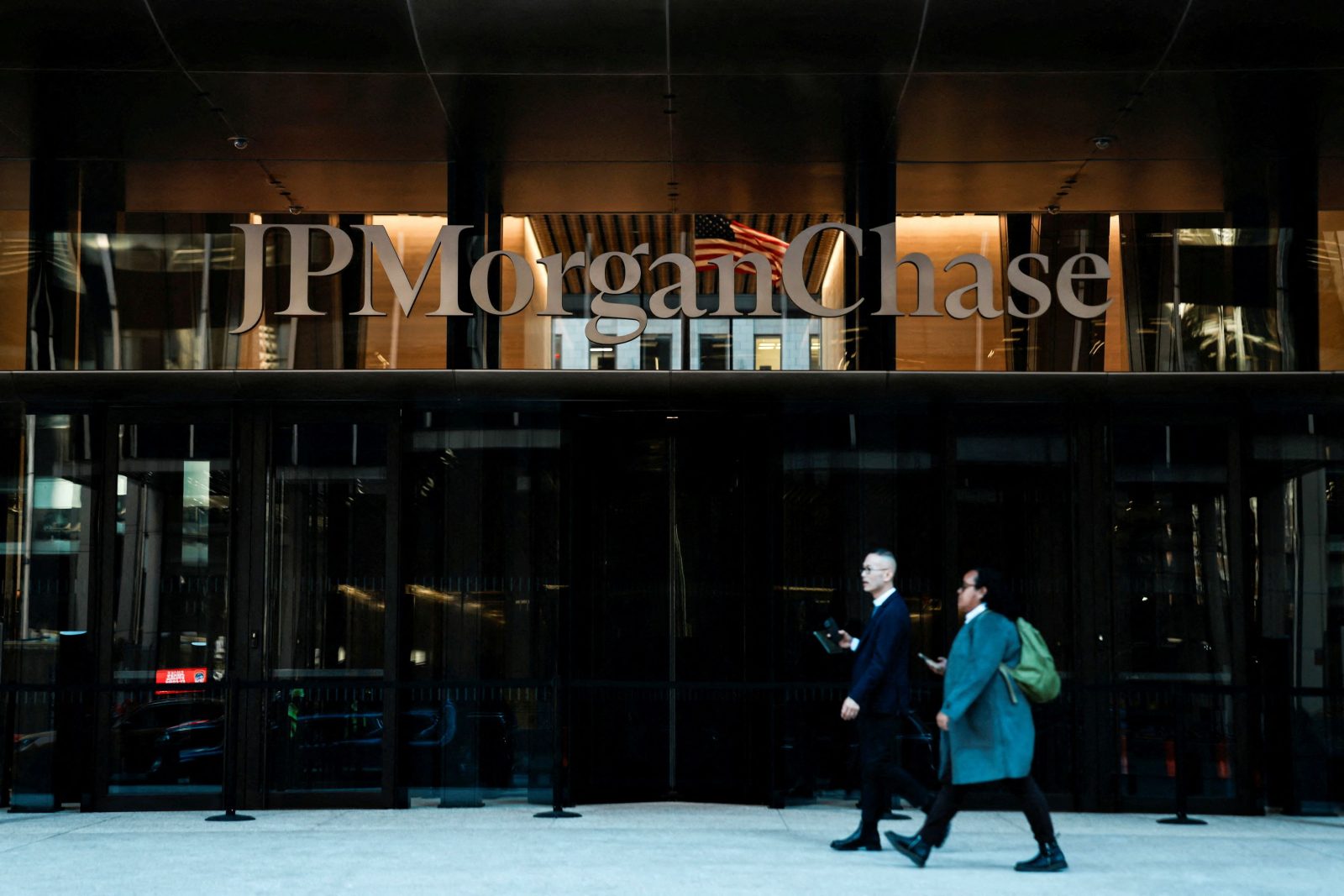 JPMorgan Chase: The $3 billion "cage" that will bring the end of telecommuting