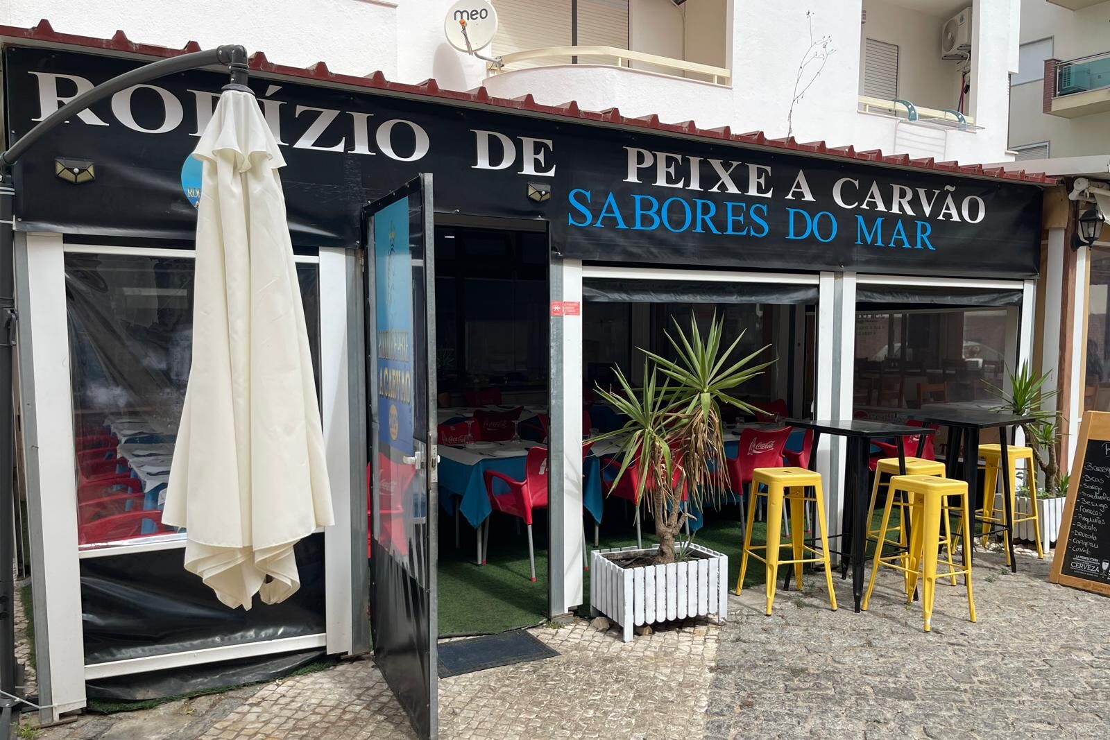 “At the customer’s discretion”: in this restaurant in the Algarve €20 is enough to eat all the fish you want