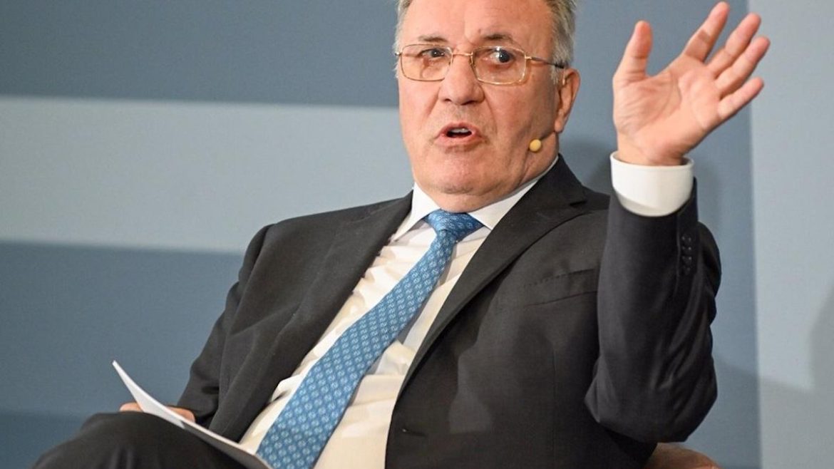 The National Court charges the president of Sidenor for selling El Periódico