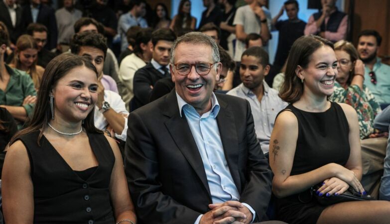 With “passistas” at his side, Seguro wants to be the President of love