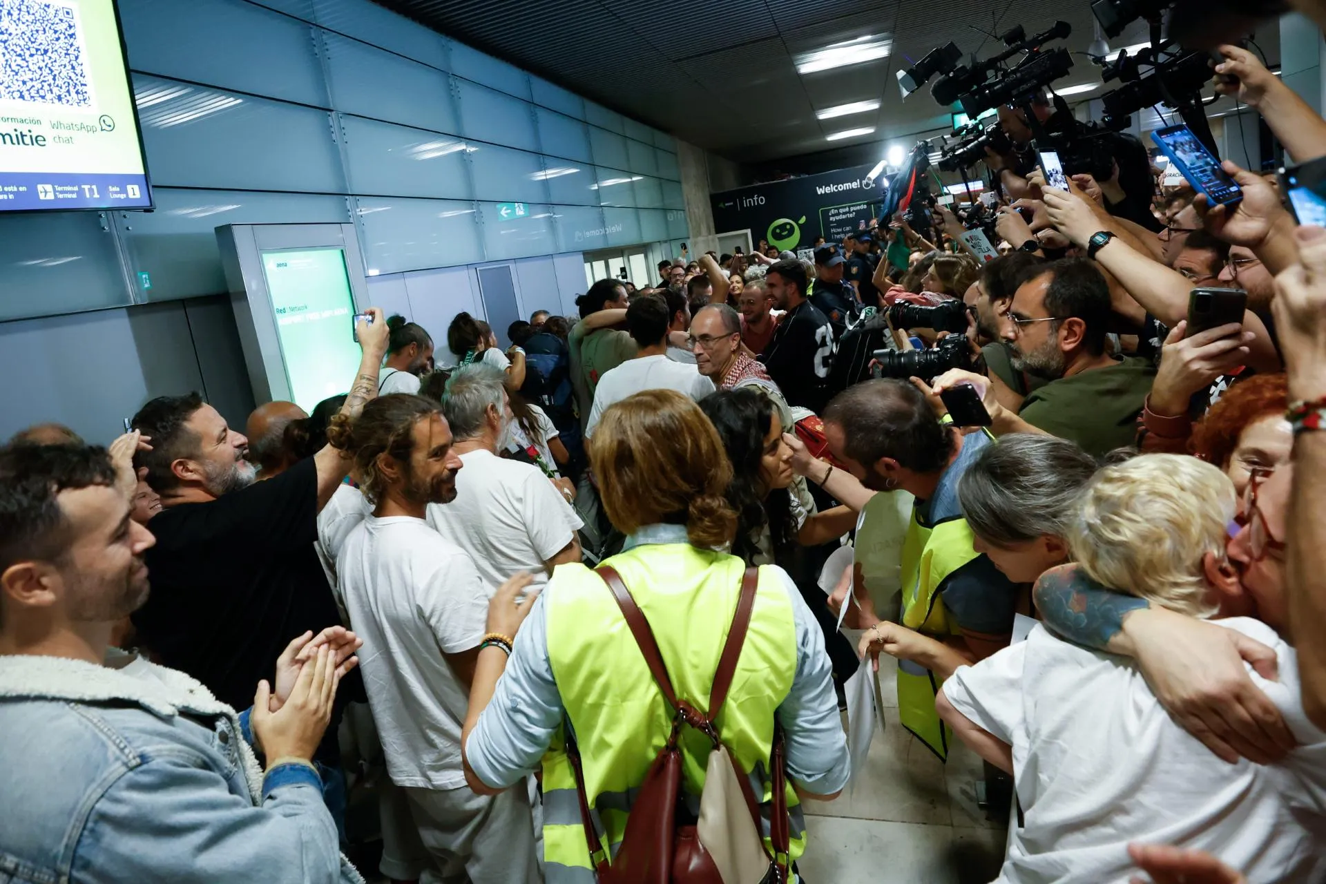 Jaulas to the sun, falsification of signatures, beating, water deprivation and food: received as heroes, flotilla activists complain of mistreatment