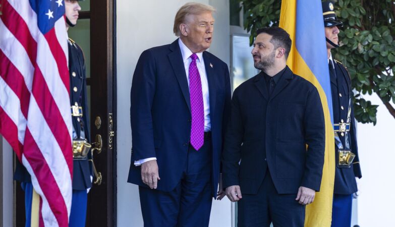 Zelenskyy gives drones for Tomahawk. Trump “loves solving wars,” but also needs them