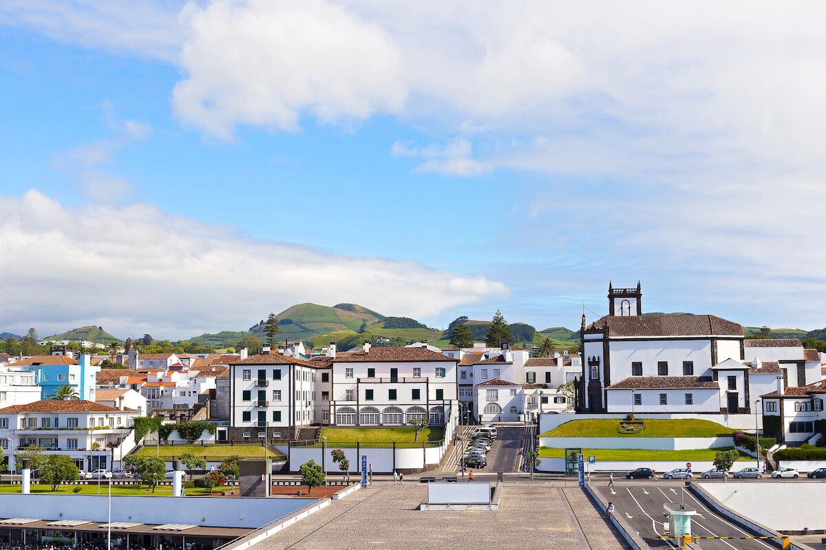 For every house to rent, there are 23 interested families