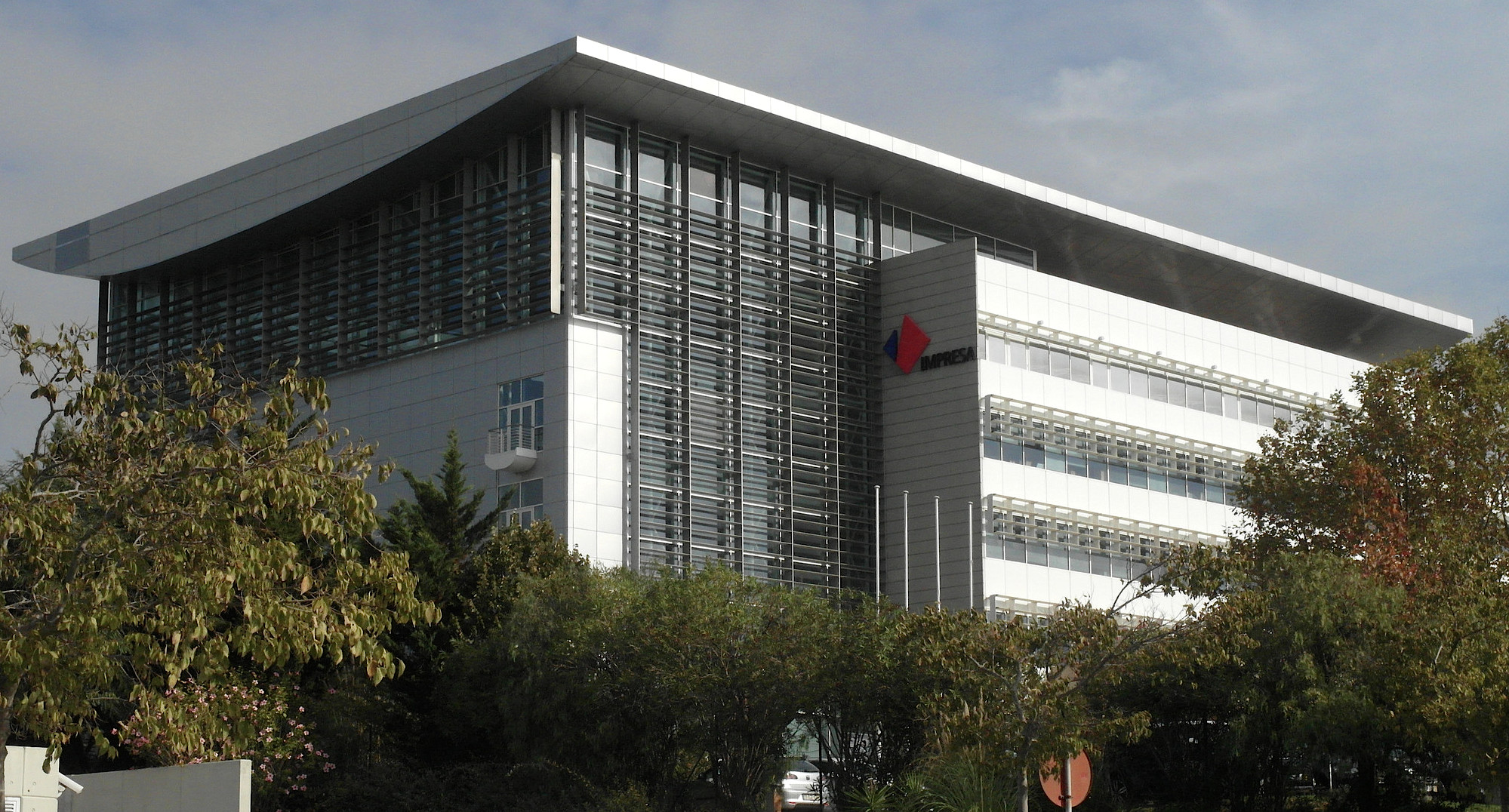 Sale of Impresa to the Berlusconi family should be completed by the end of the year