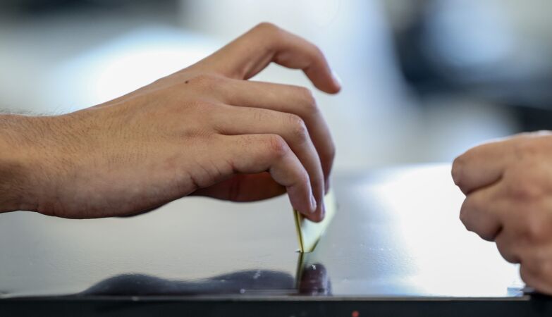 Local authorities: abstention between 43.3% and 48.3%. More than 43% voted by 4pm
