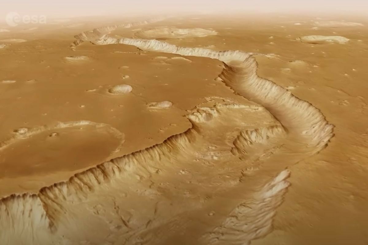 NASA video shows incredible labyrinth on Mars