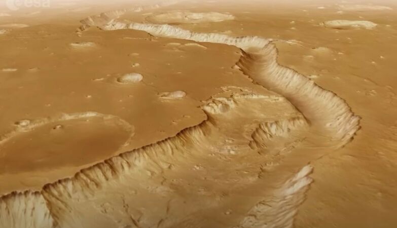 NASA video shows incredible labyrinth on Mars