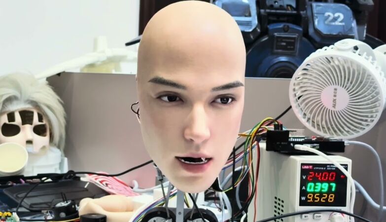 Chinese create an ultra -realistic robot head. It's scary: blink, cut, wave…