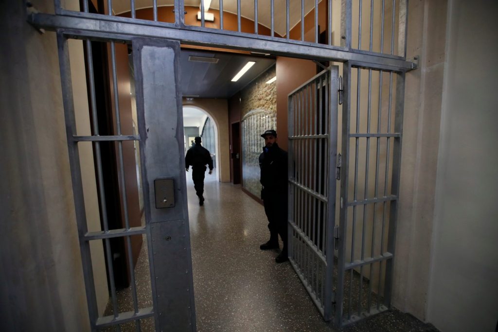 Nicolas Sarkozy: The last frames on the way to prison
