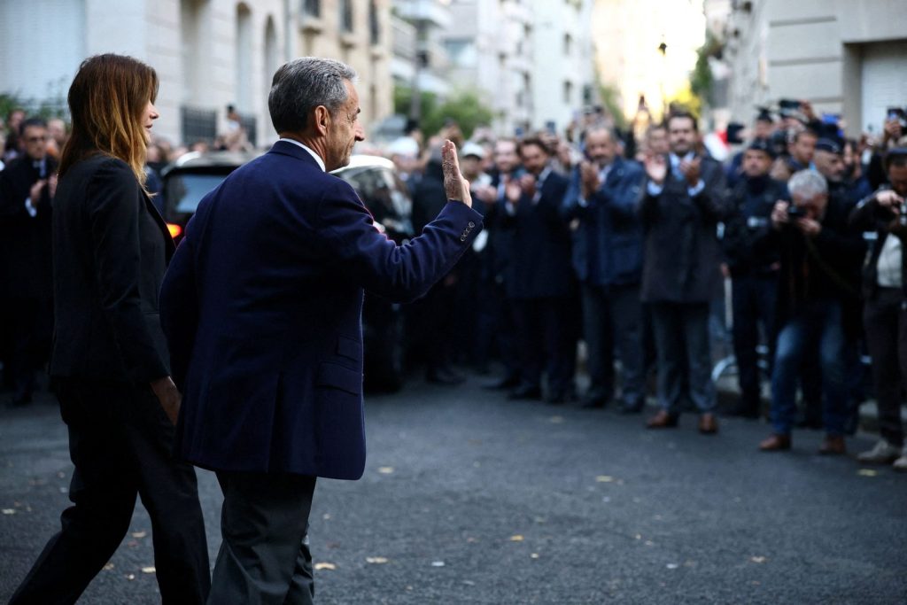 Nicolas Sarkozy: The last frames on the way to prison