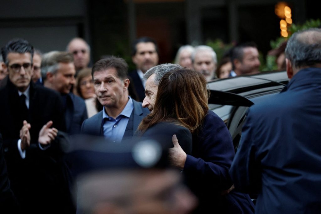 Nicolas Sarkozy: The last frames on the way to prison