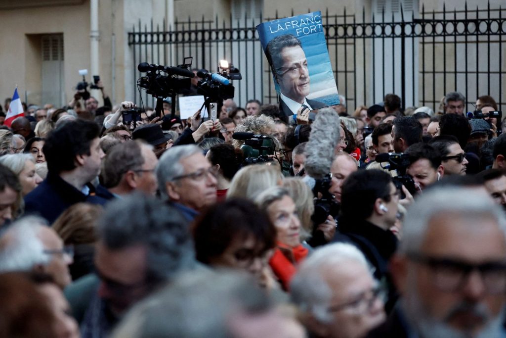 Nicolas Sarkozy: The last frames on the way to prison