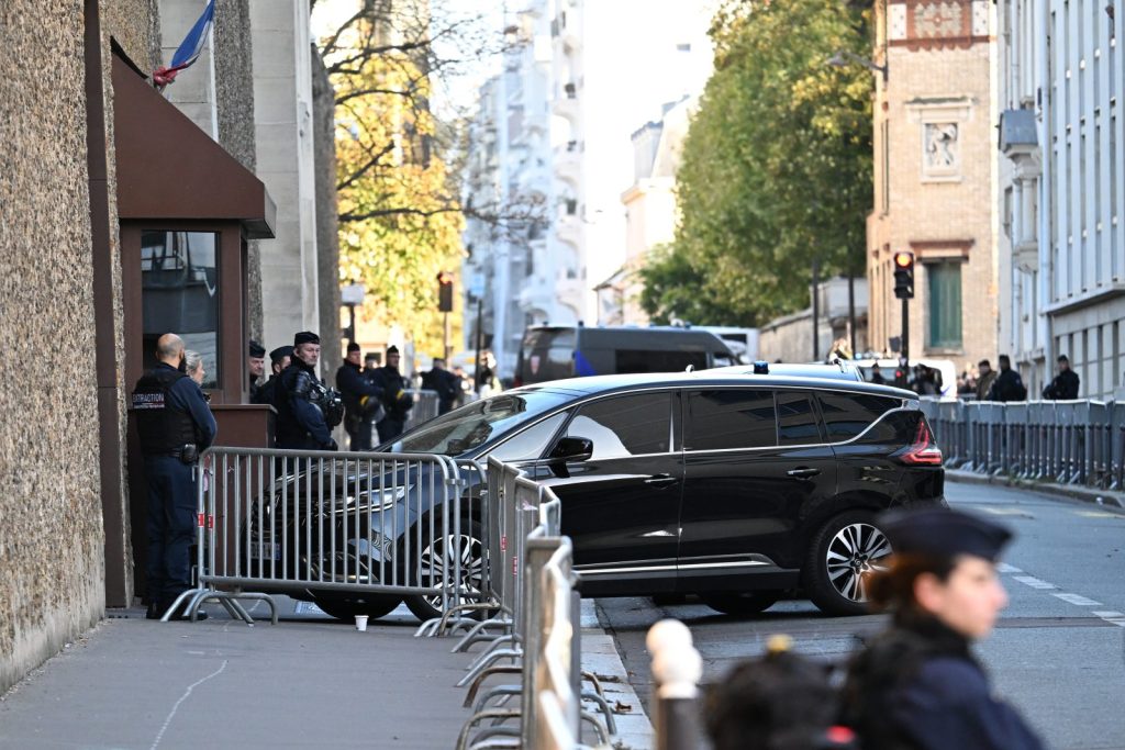 Nicolas Sarkozy: The last frames on the way to prison