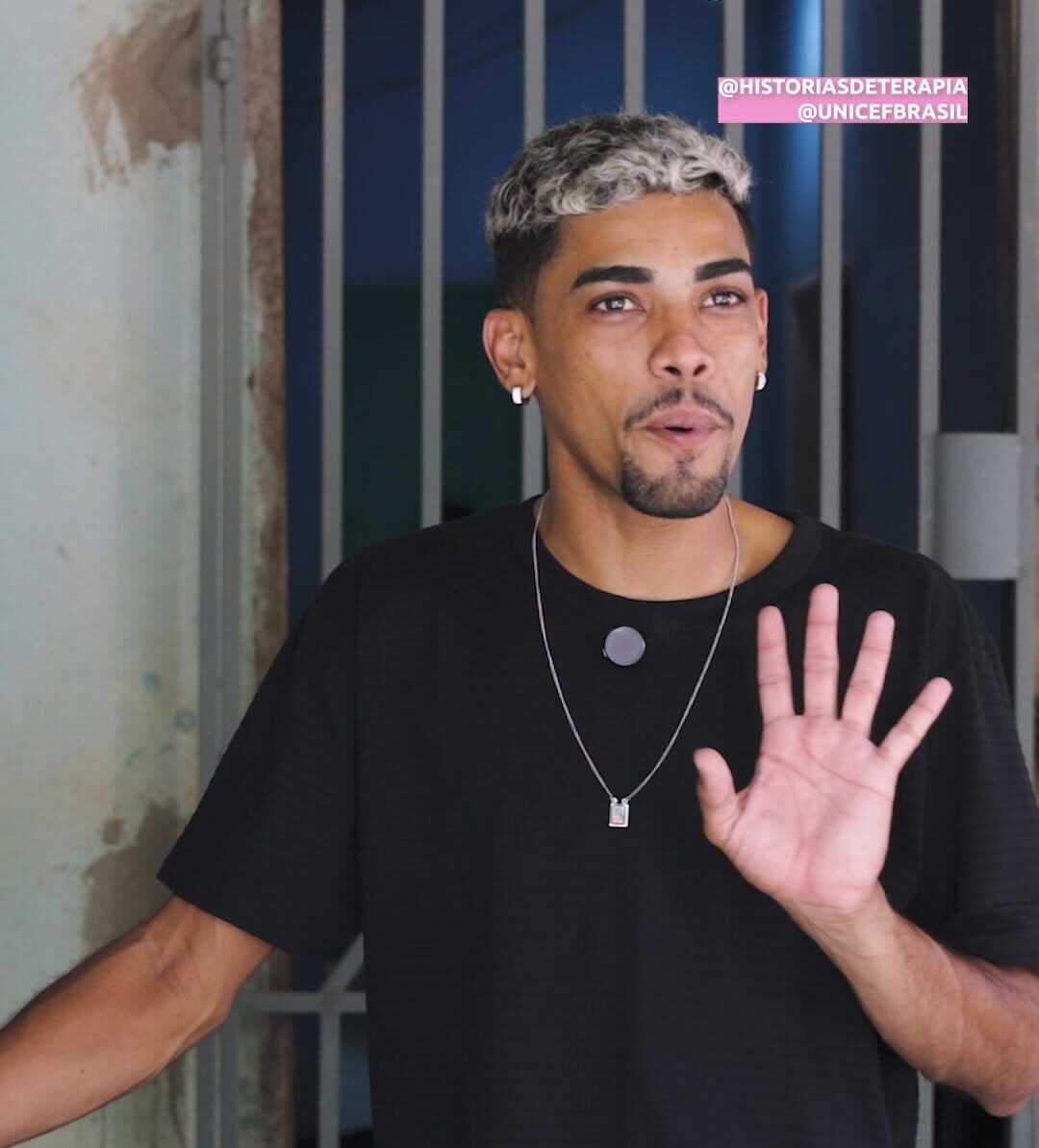 Comedian from Acre participates in “Stories of Therapy” and talks about flooding for Unicef