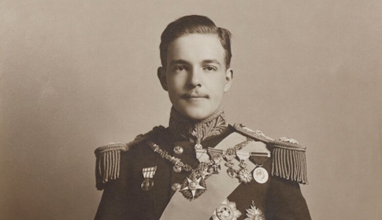 October 5: How did the monarchies escape power?
