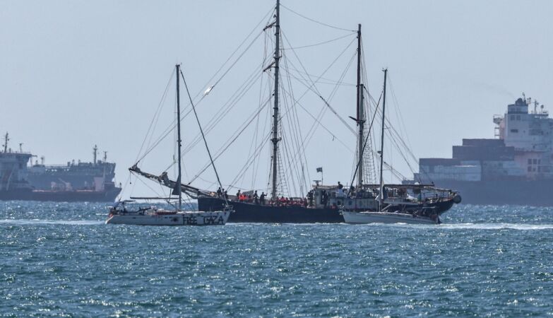 Four Portuguese from the flotilha are in an Israelite port. What will happen