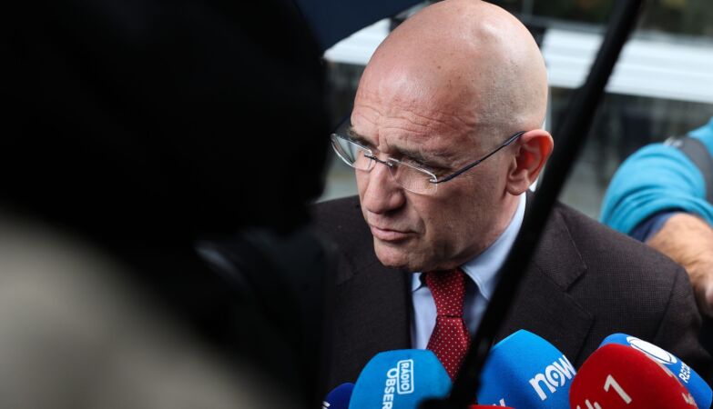 Foreign Portuguese in their own land. Things can go wrong, says Passos