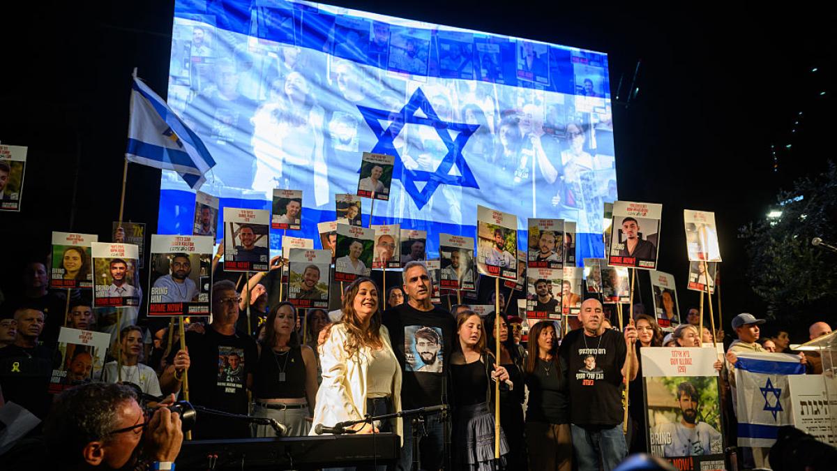 Who are the 20 living hostages that Hamas will release?