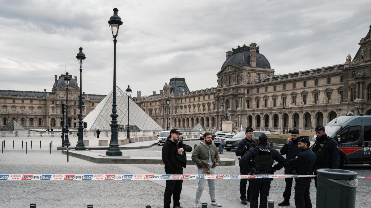 Louvre jewelry theft: French police arrest five more people