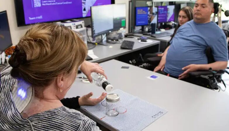 Paralyzed man can feel objects through someone else's hand