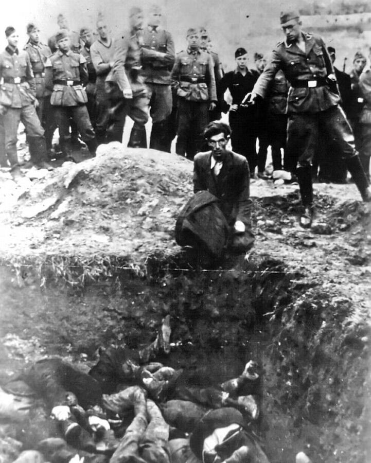 “The Last Jew in Vinítsia”. Historian identified the infamous Nazi in the massacre photograph