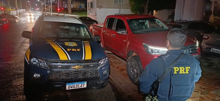 Man is arrested in the act with stolen truck and adulterated documents in Acre