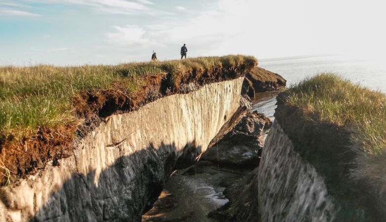 Microbes trapped in permafrost for 40,000 years have woken up. They're alive (and they smell really bad)