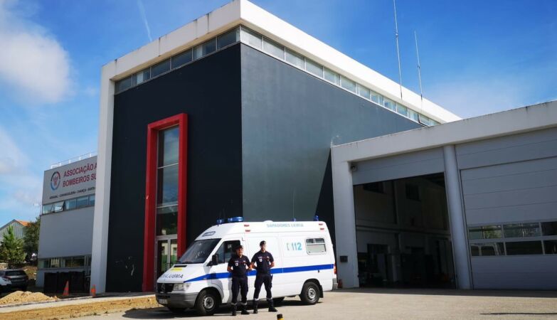 Baby abandoned in shopping bag outside the Leiria Sapadores Fire Department