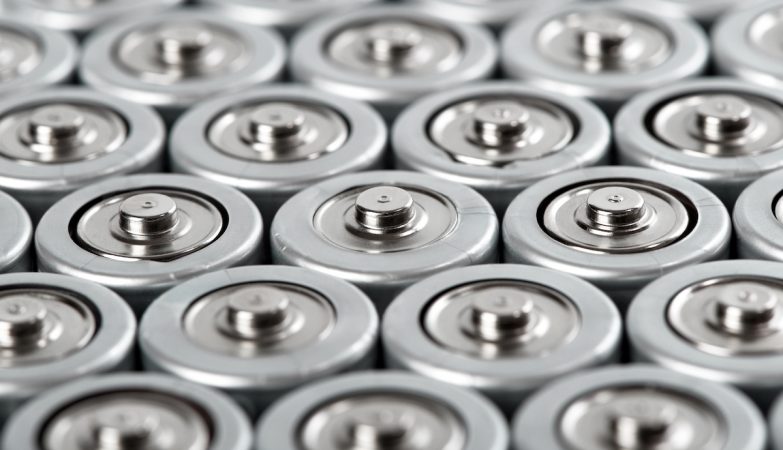 An atom thickness filter increases battery life in over 150 cycles
