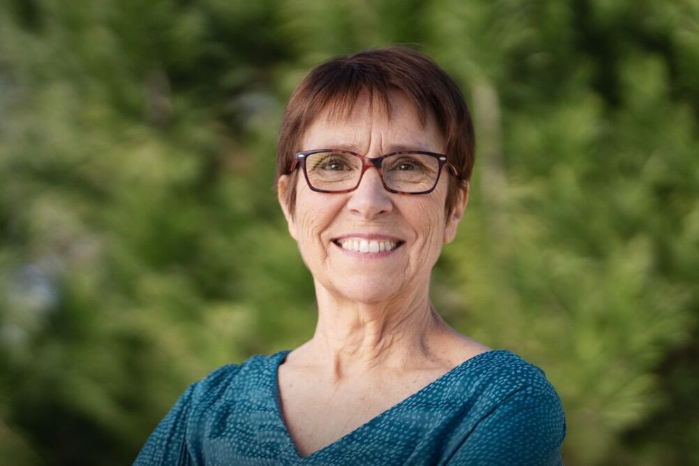 A stapler removed Manuela from the presidential elections. 20 years later, it's back (and has support)