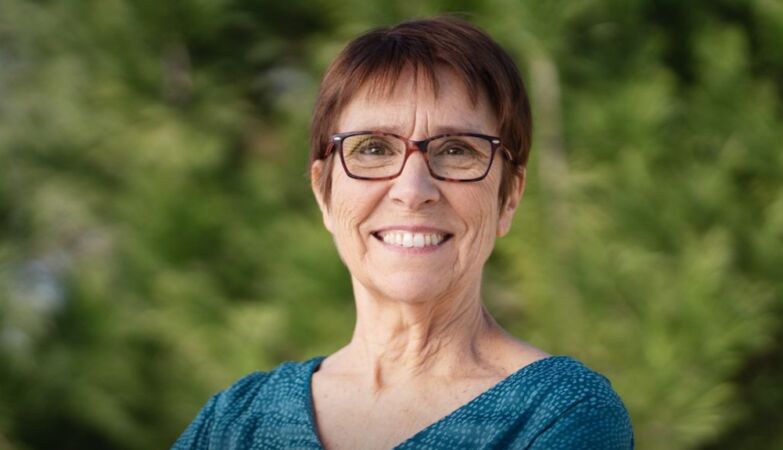 A stapler removed Manuela from the presidential elections. 20 years later, it's back (and has support)