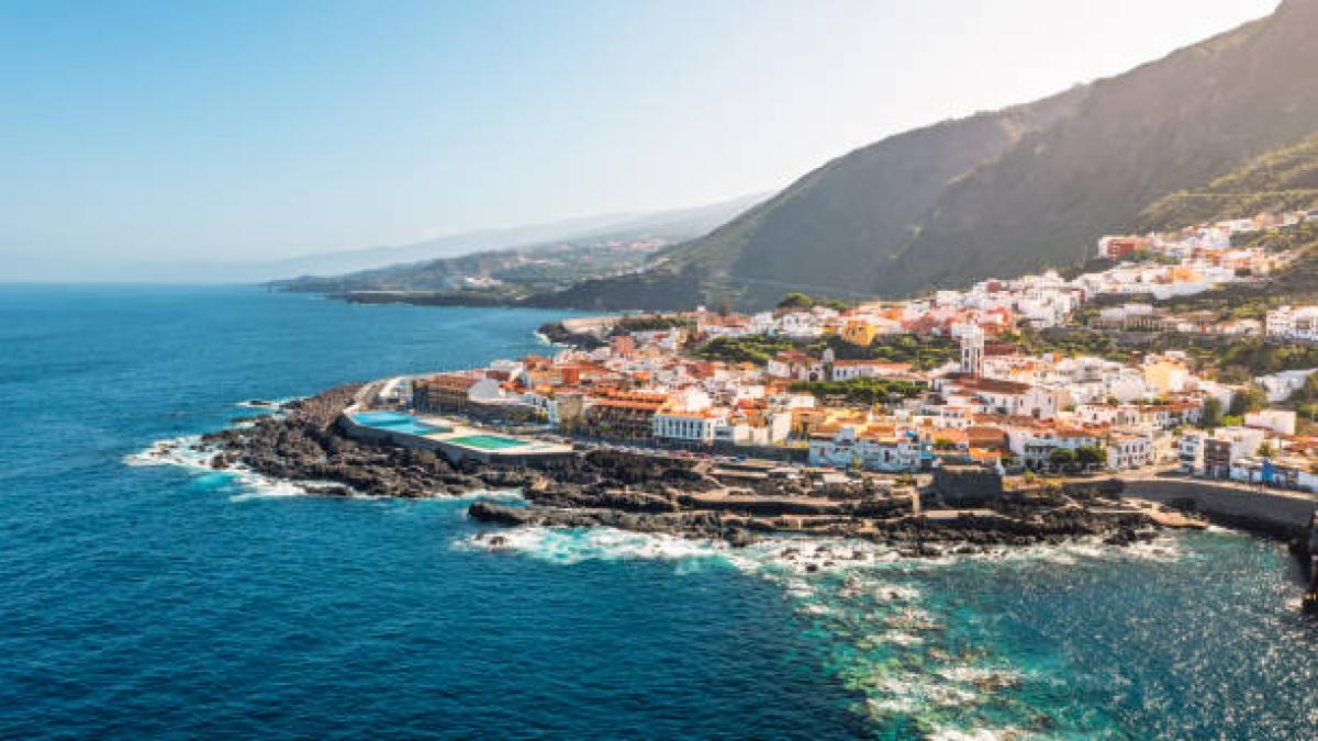 In Germany they pack their bags to go to this Spanish destination in autumn: "Sun, empty beaches and beer for two euros"