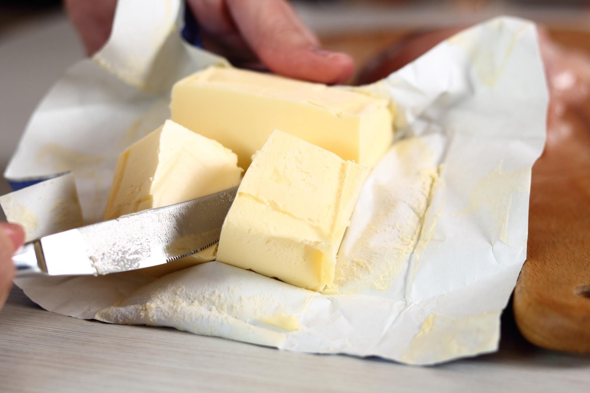 Kitchen tricks will be soft and ready for lubrication in 30 seconds. Cut a piece and cover with a glass. A way to hard butter