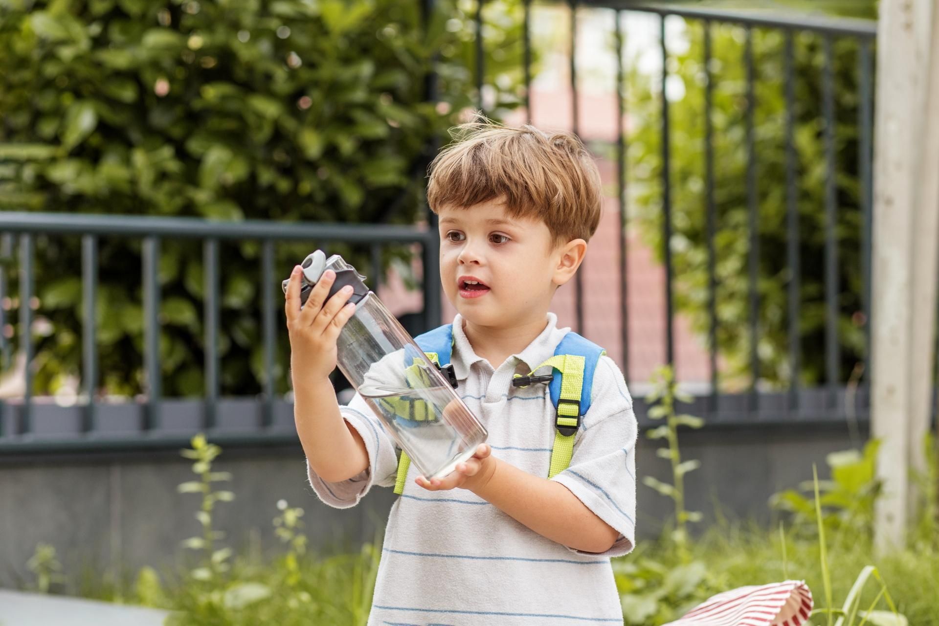 Disgusting? Poles drink water this way and also give it to their children. Up to 2 million bacteria per 1 mm. We have a simple way to deal with this