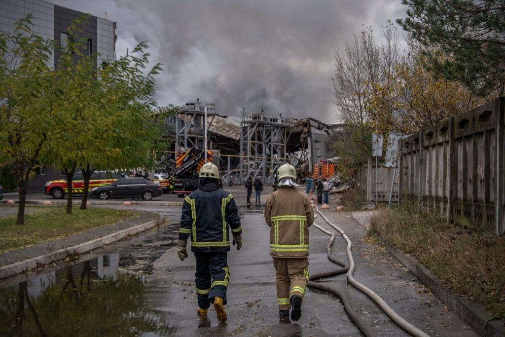 Kyiv: Two dead and thirteen wounded by a Russian airstrike