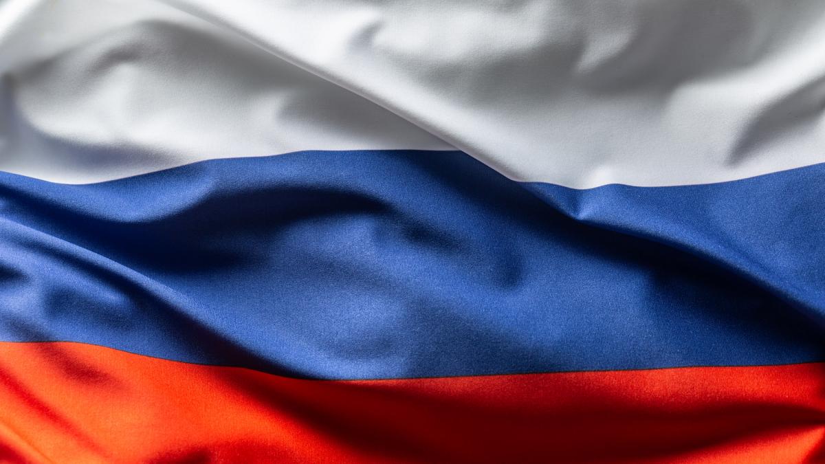 Russia's million-dollar plan to rescue two Soviet nuclear submarines begins: "Radiation risk"