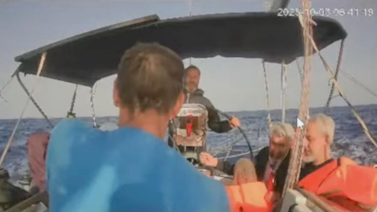 Israel assaults the last ship of the Global Sumud Flotilla in international waters: "This is not the end of our mission"