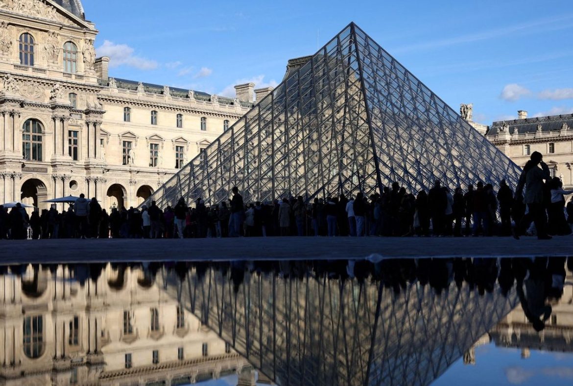 France: Louvre theft ‘threatens the fundamental mission of museums’ – Λούβρο: Τι γνωρίζουμε για τους δύο συλληφθέντες για τη ληστεία στο μουσείο