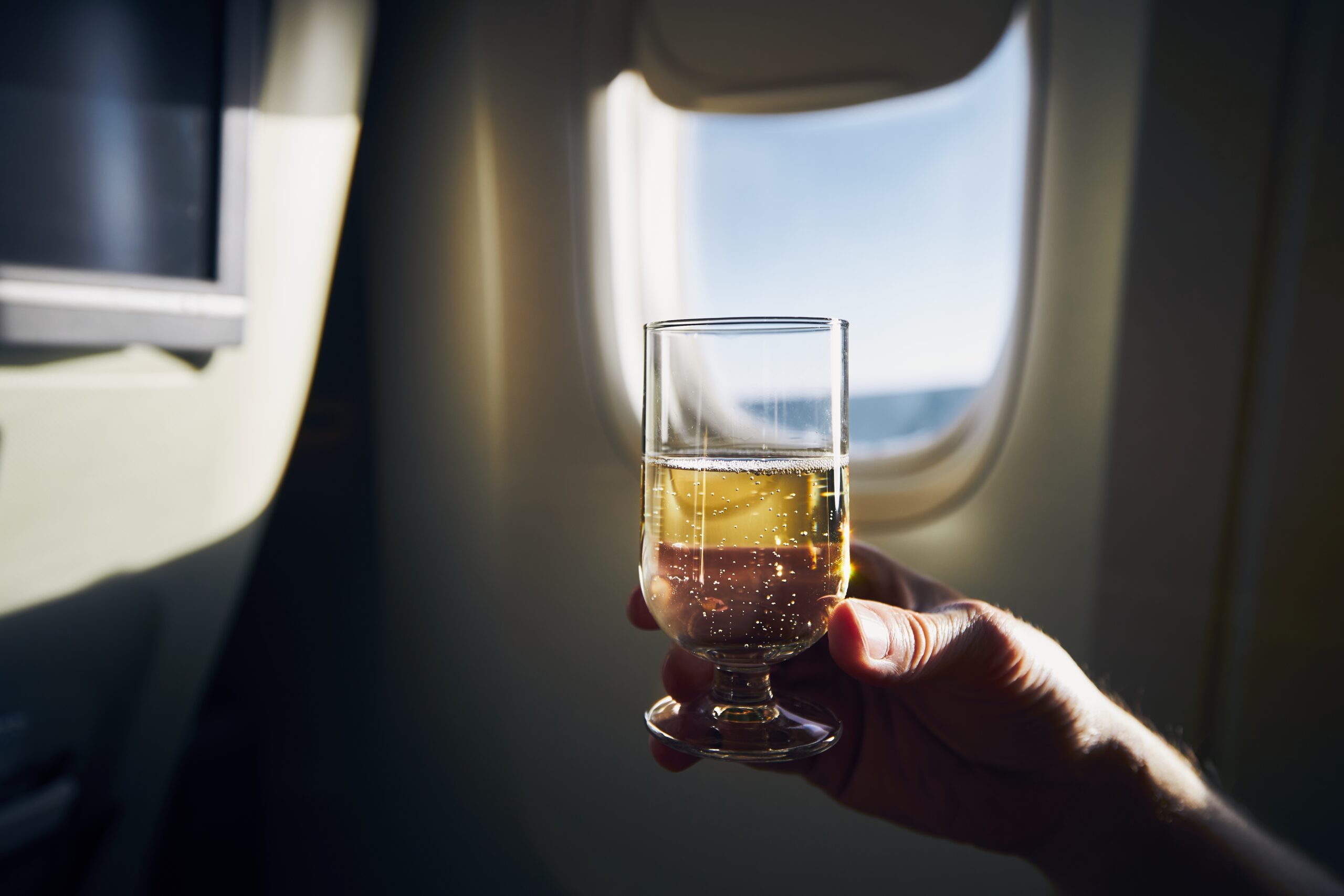 Free beer and wine on board? Airline that flies from and for Portugal included both in the economic tariff