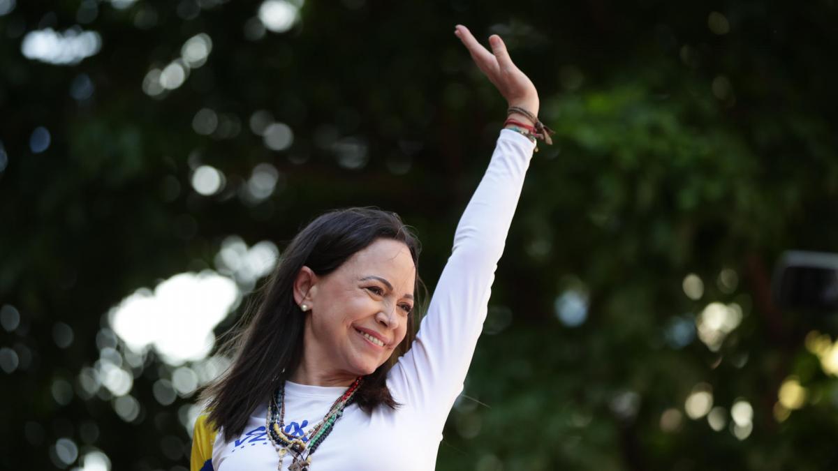 María Corina Machado accepts the Nobel Peace Prize and dedicates it to all Venezuelans: "It belongs to the people of Venezuela"