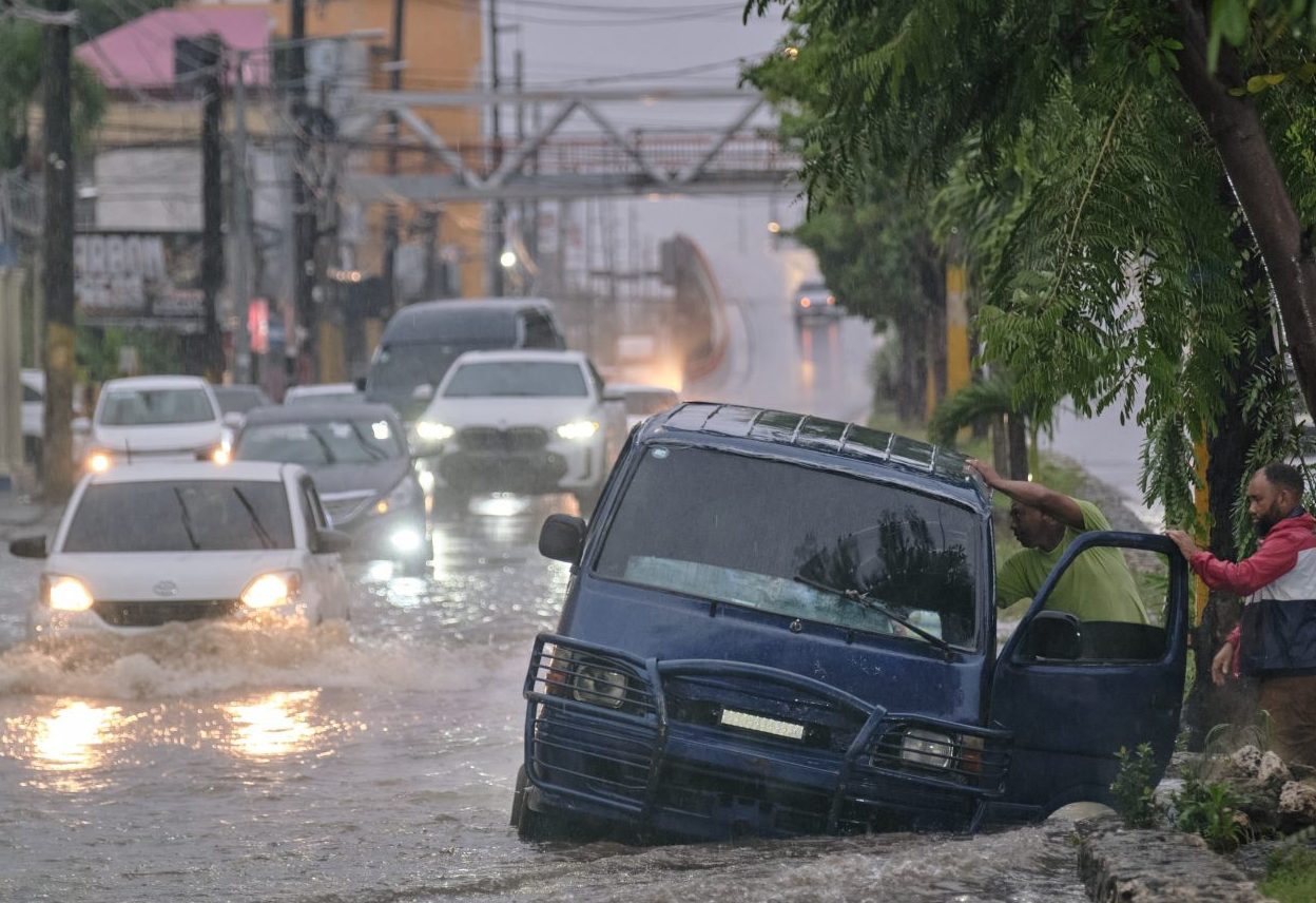 Τυφώνας Μελίσσα: Έφτασε στην Κούβα, τρέχει με 195χλμ την ώρα