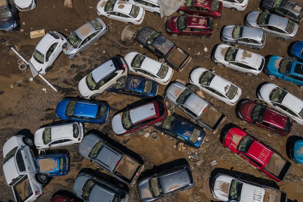 Mexico: At least 64 dead after heavy rains - dozens missing