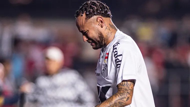 Neymar e pai se revoltam com colunista sobre não-renovação com o Santos: "Bando de idiotas" image