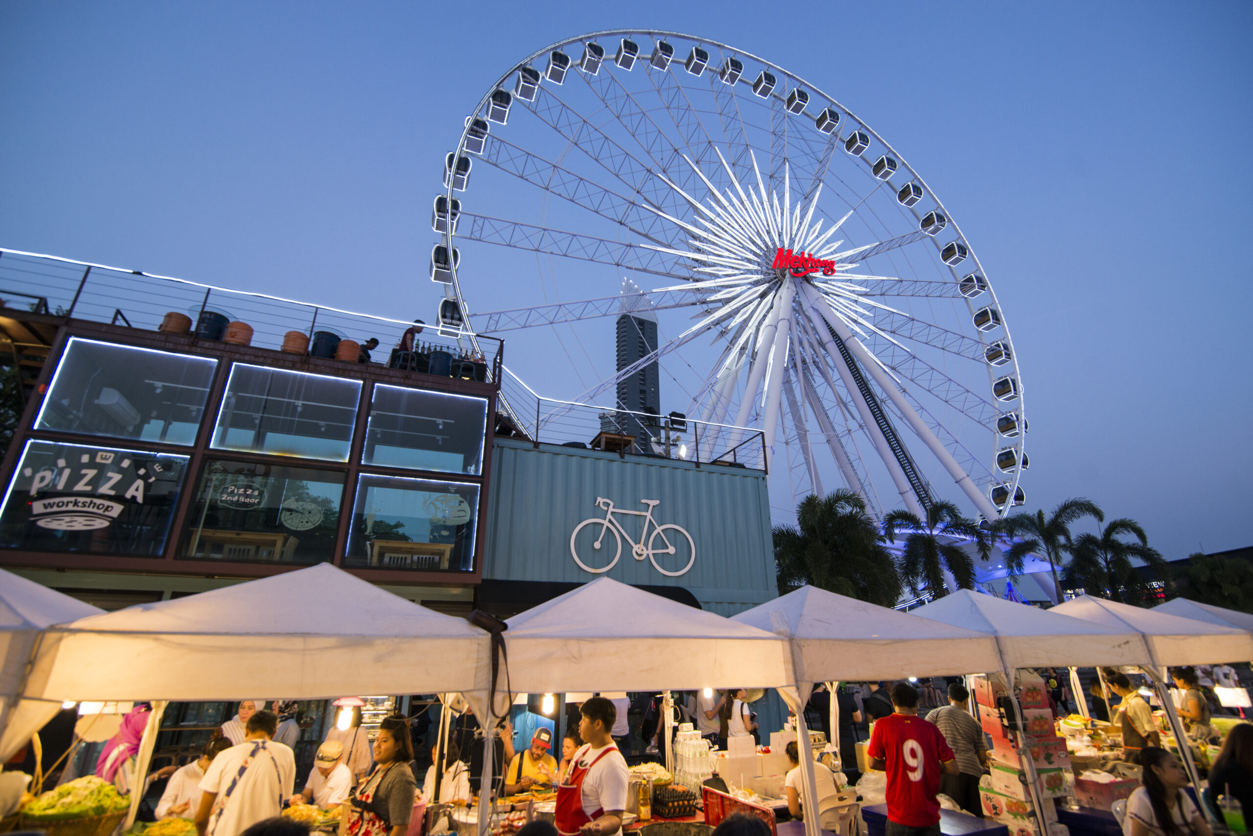 “People think we are rich”: veteran marketer reveals how much he earns a day and the harsh reality of working at a fair