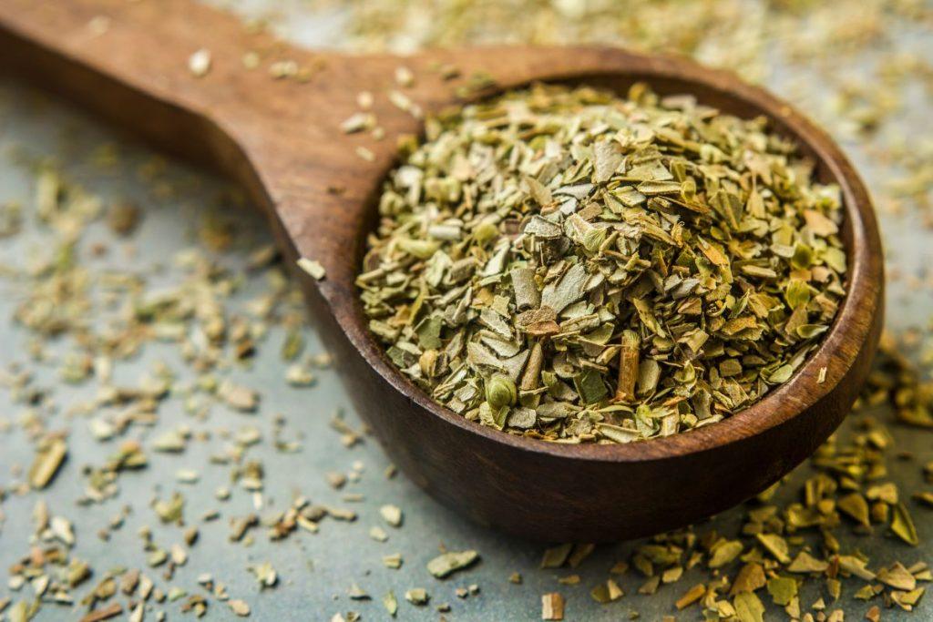 Benefits of oregano: abundance of vitamins and antioxidant power