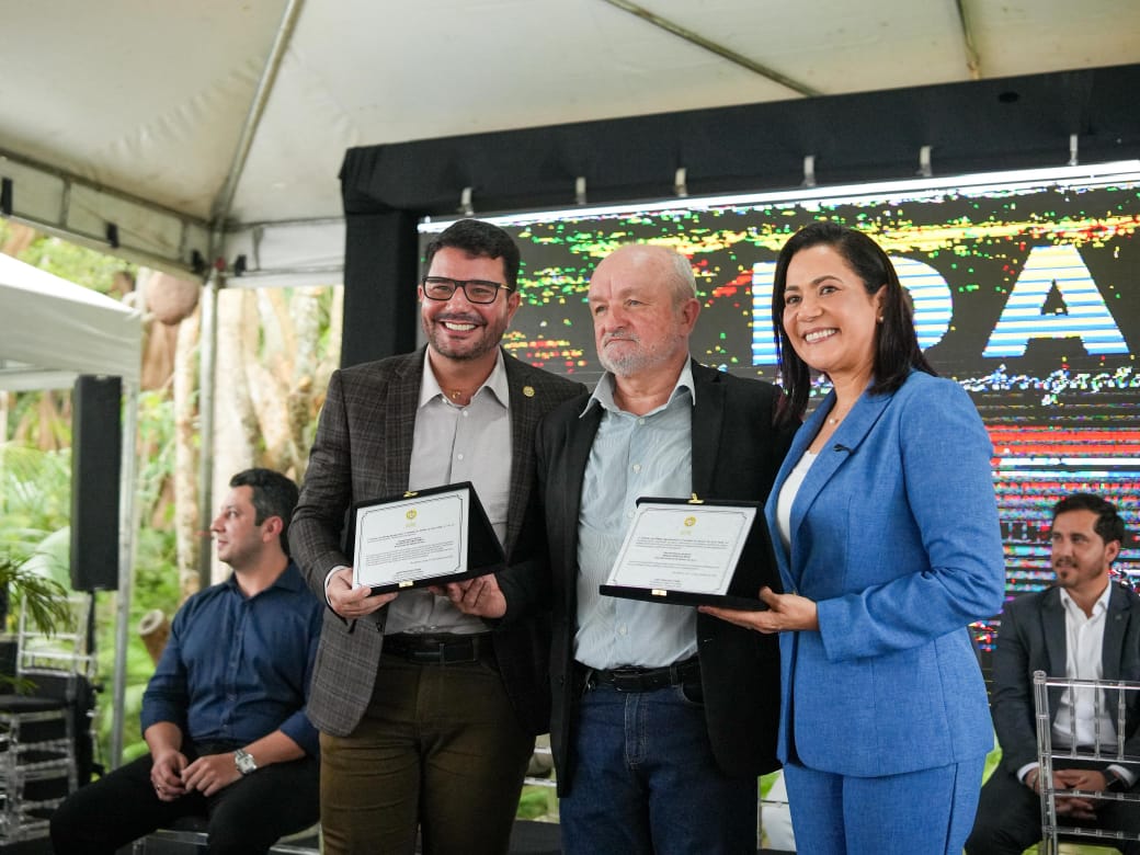 In a supportive tone, Gladson projects Mailza as his successor: “He will create a government of continuity”