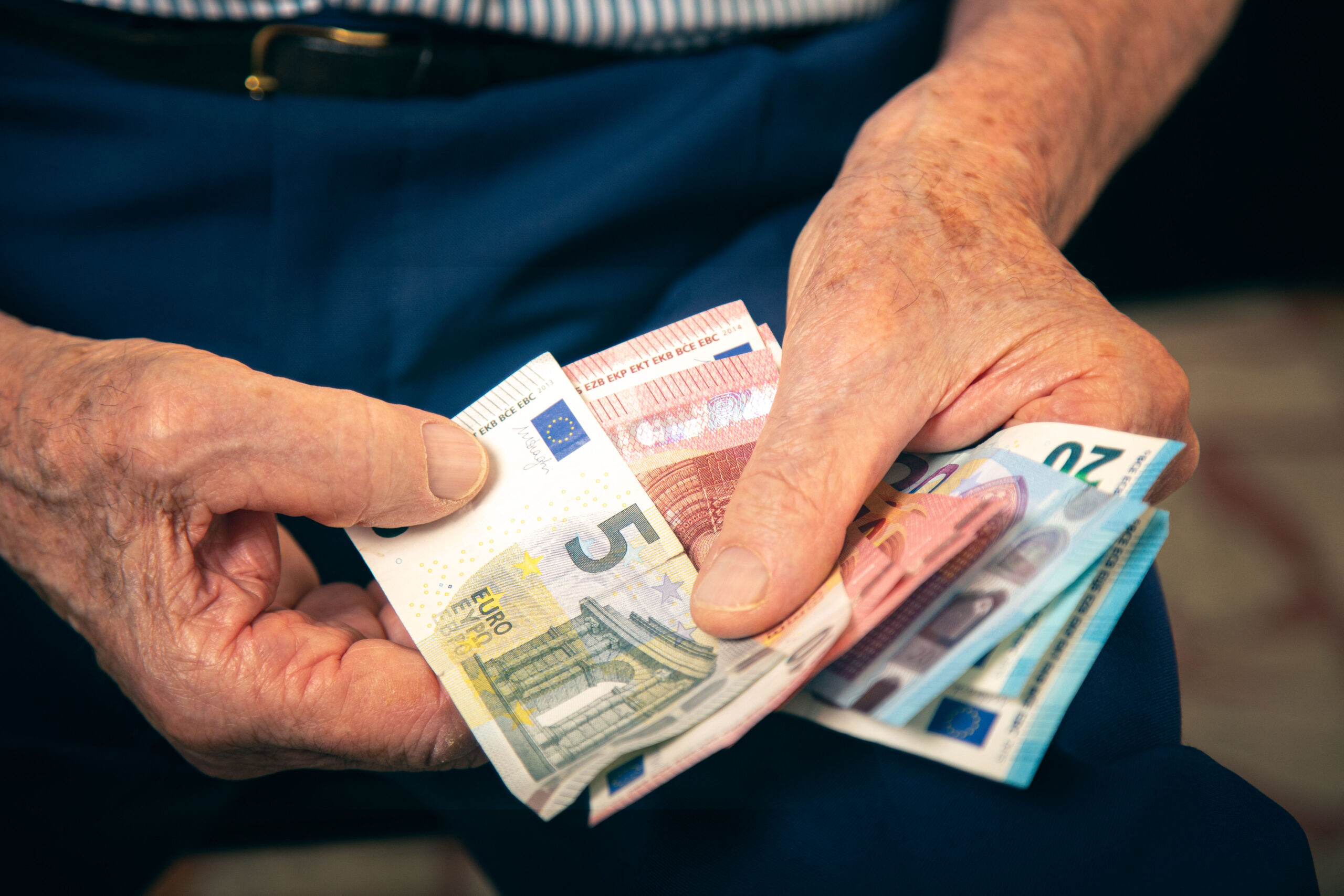 More money for workers and pensioners: Government reveals Social Security plans for 2026