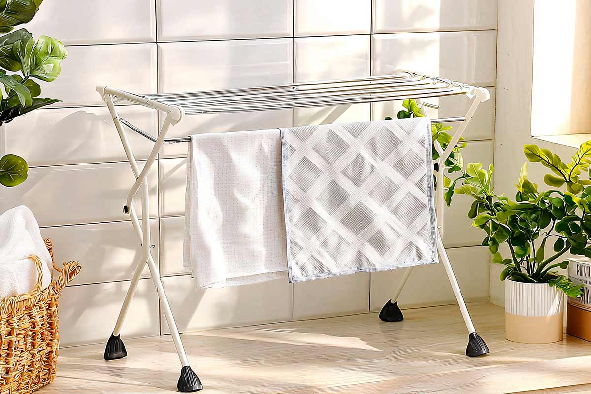 Clothes hanging at home? Tricks to avoid raising the humidity